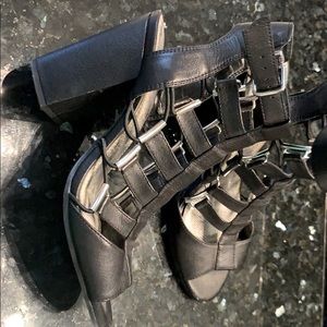 Black Gianni Bini heels with side buckles!